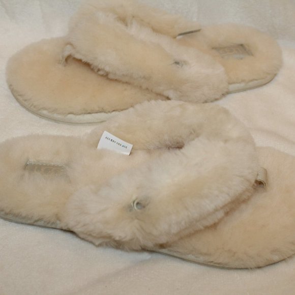 NIB UGG FLUFF FLIP FLOP NATURAL SANDAL SLIPPERS - Picture 2 of 8